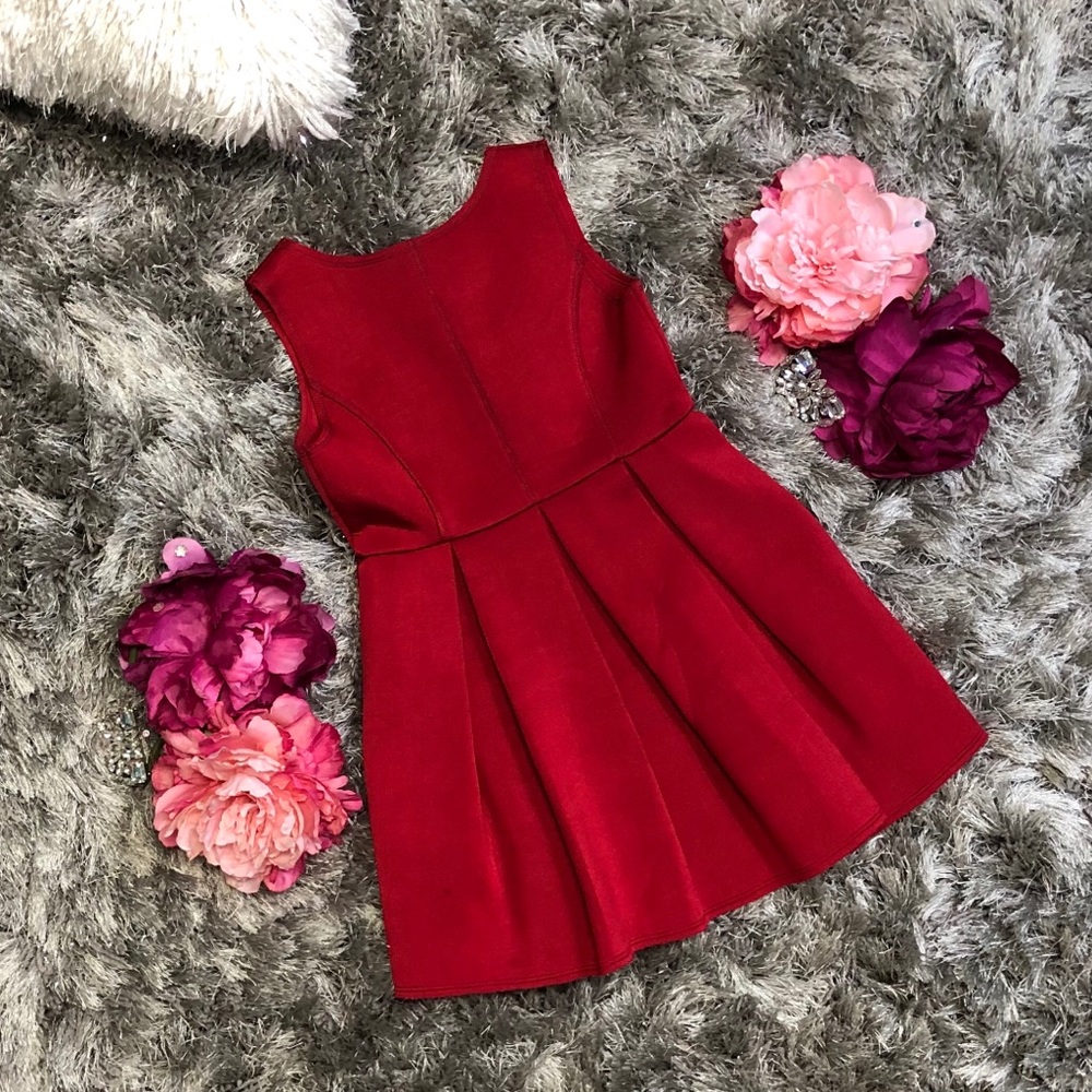 MonnaLisa Red Scuba Pleated Dress Child size 6